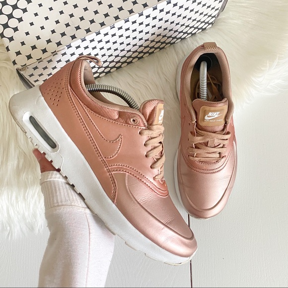 Nike Shoes - Nike Air Max Thea